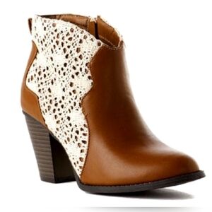 Almost Like New Jun & Ivy Lace insert boots booties